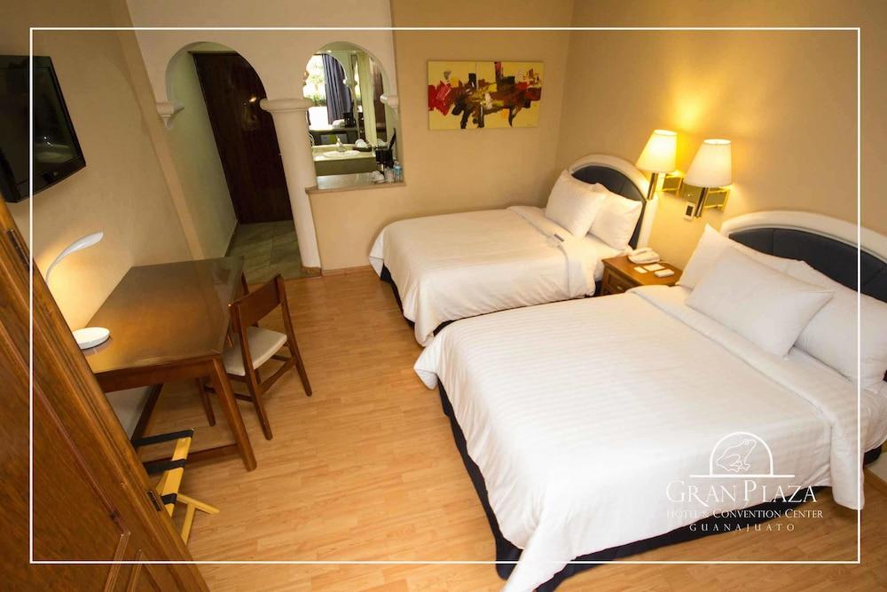 Hotel Gran Plaza & Convention Center Guanajuato Buitenkant foto