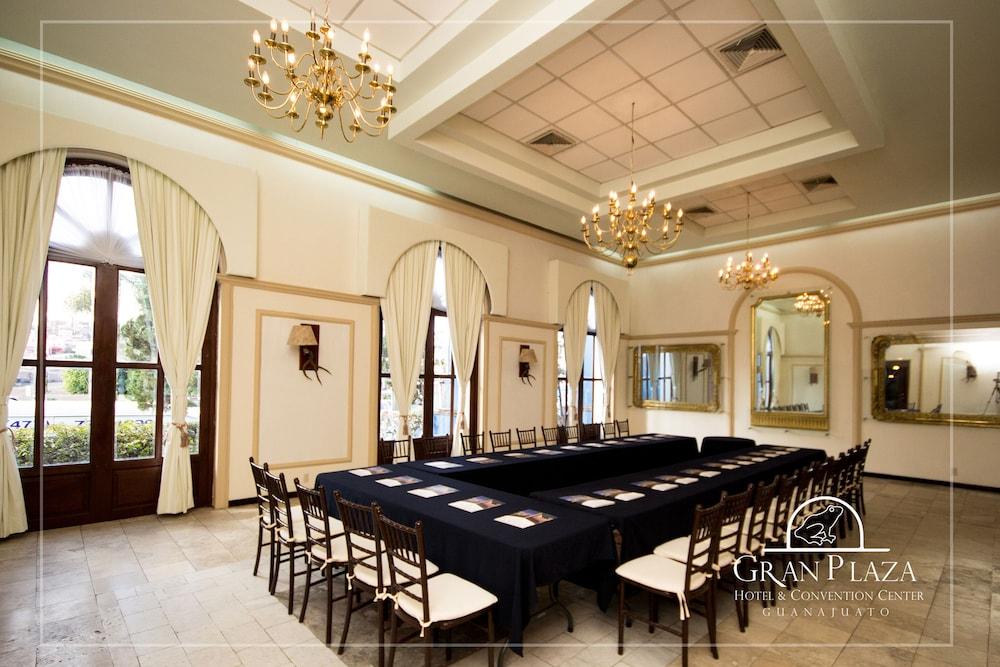 Hotel Gran Plaza & Convention Center Guanajuato Buitenkant foto