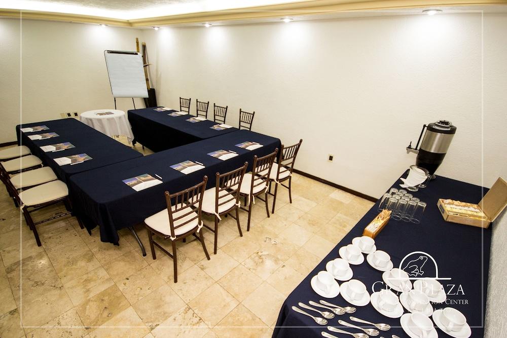 Hotel Gran Plaza & Convention Center Guanajuato Buitenkant foto