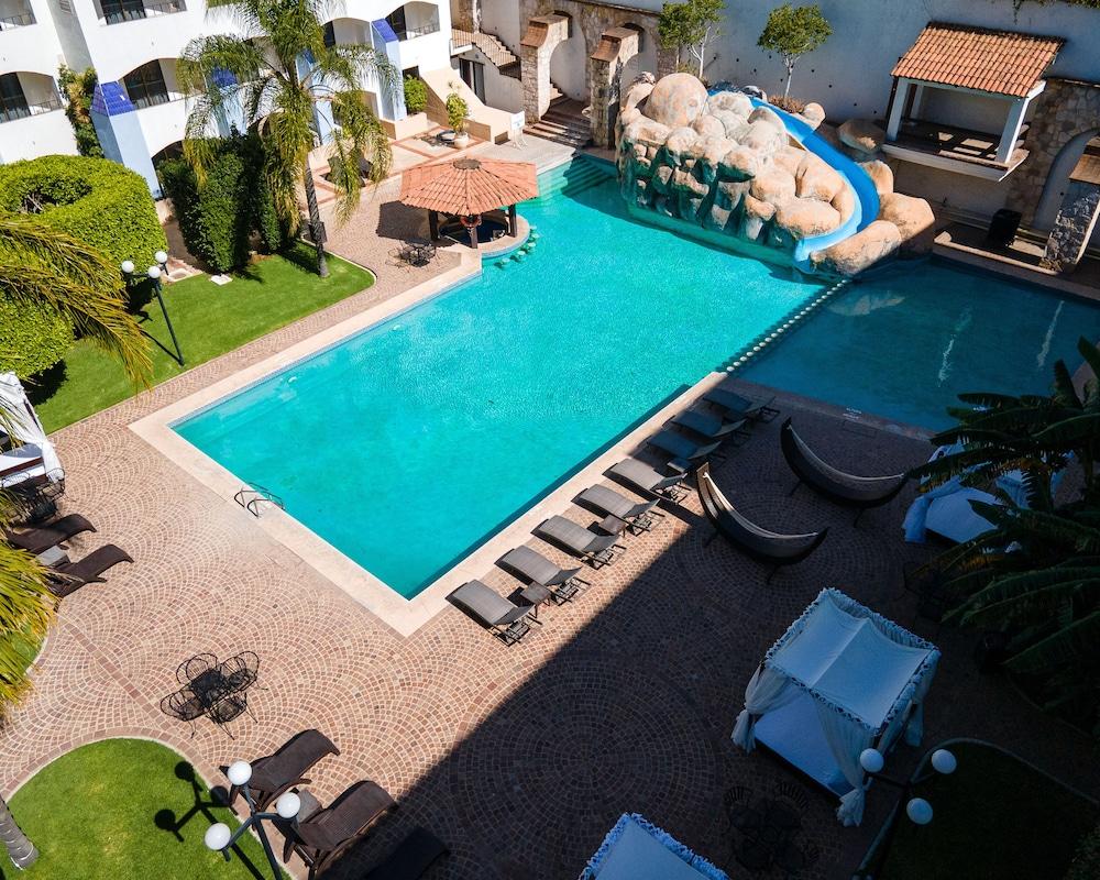 Hotel Gran Plaza & Convention Center Guanajuato Buitenkant foto