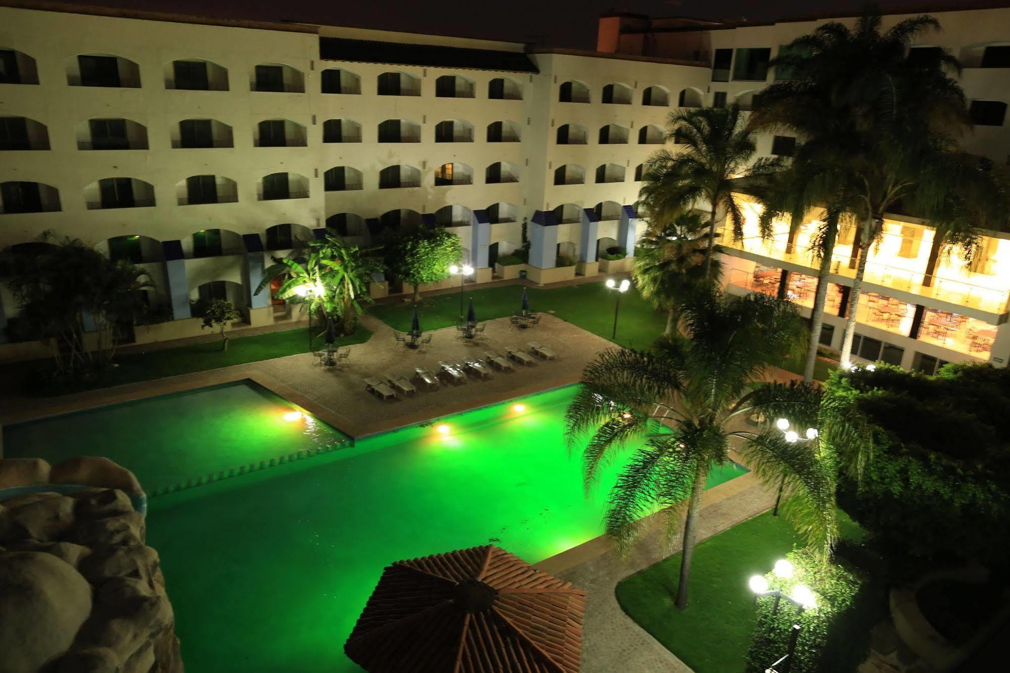 Hotel Gran Plaza & Convention Center Guanajuato Buitenkant foto